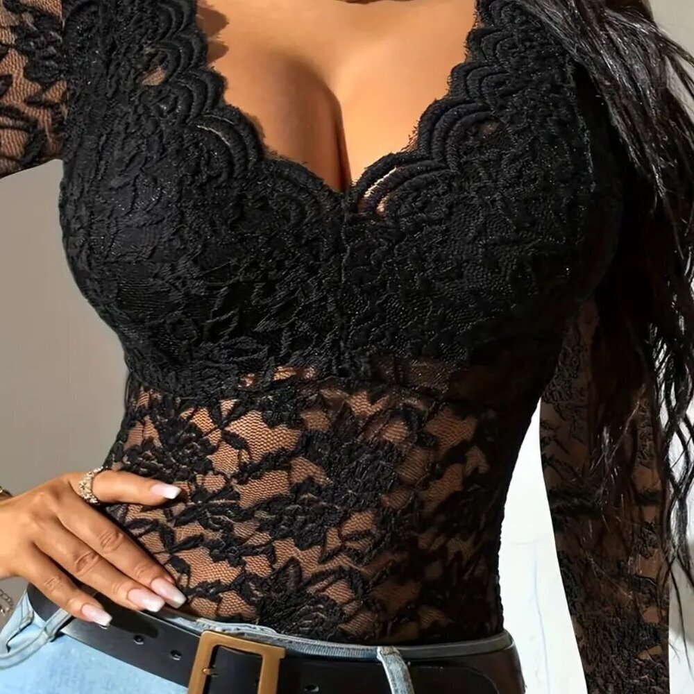 Elegant Lace V-neck Stitching Top